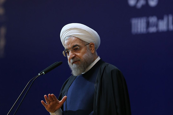 Ruhani'den Trump'a: Duvar örmenin zamanı değil