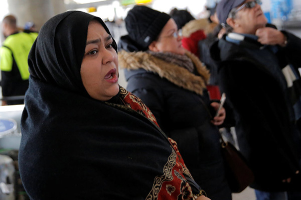 Trump'ın kararnamesi sebebiyle Iraklı bir aile yolda kaldı