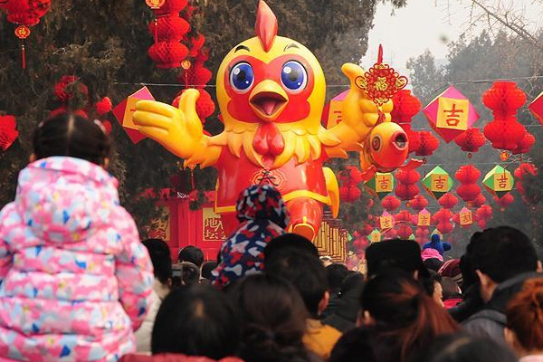 Çin Horoz Yılı'nı kutluyor