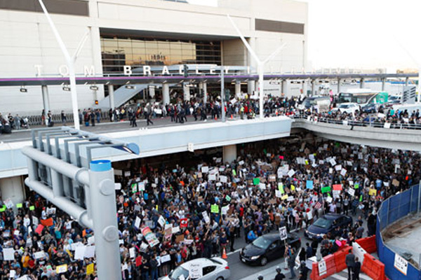 Trump'a kendi seçmenleri de isyan etti!