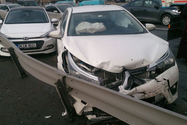 E’5’te makas atıp zincirleme kazaya neden oldu