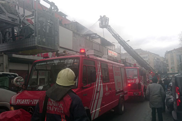 Zeytinburnu'nda yangın paniği