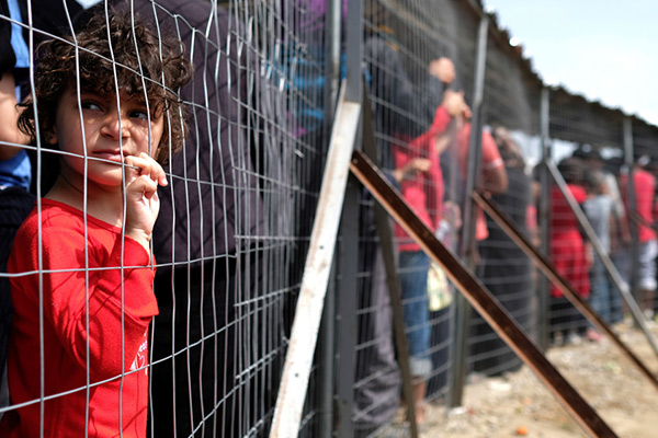 'Sığınabilmek' için Hristiyan oluyorlar