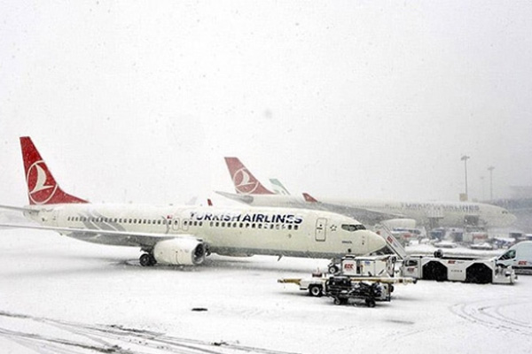 Trabzon'da havayolu ulaşımına kar engeli