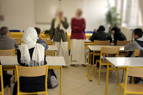 Rusların yarısı okulda başörtüsüne olumlu bakıyor