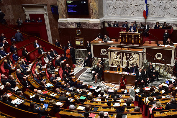 Fransa parlamentosuna polis baskını