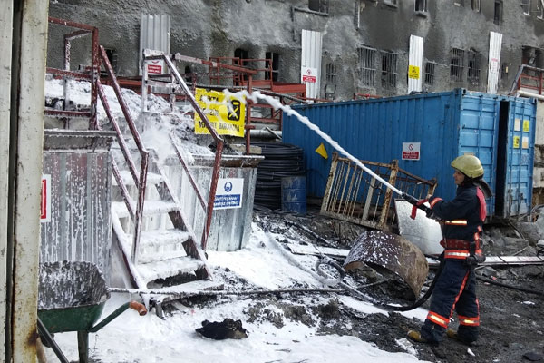 İstanbul'da hastane inşaatında korkutan yangın