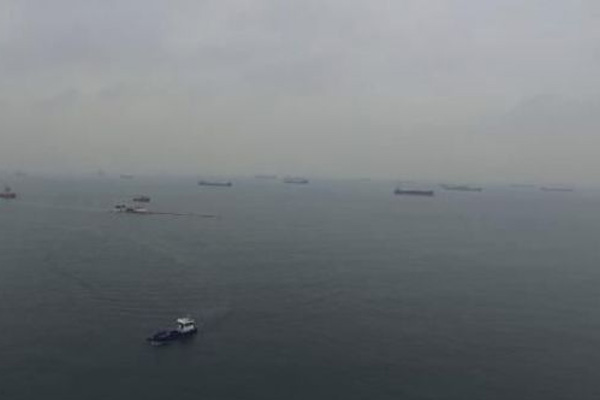 Zeytinburnu açıklarında gemi yan yattı