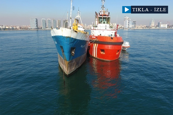 Zeytinburnu açıklarında yan yatan gemi havadan görüntülendi