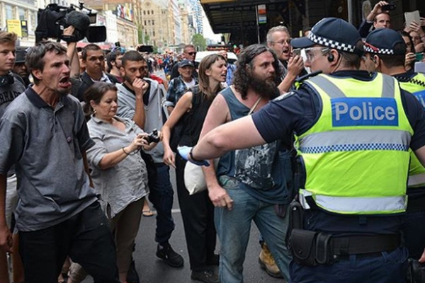 Avustralya'da evsizlere polis operasyonu