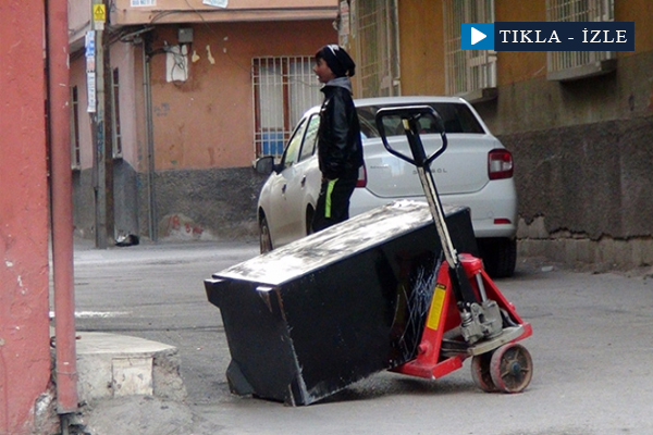 Hırsızlar 2 tonluk çelik para kasasını sokak ortasında bırakıp kaçtı