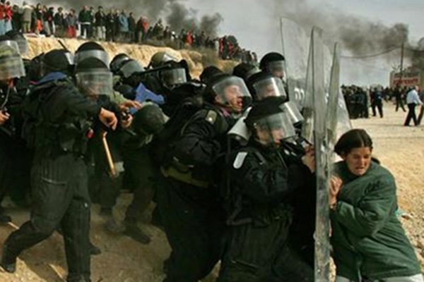 İsrail Batı Şeria'da 3 bin fanatik yerleşimciyi tahliye etti