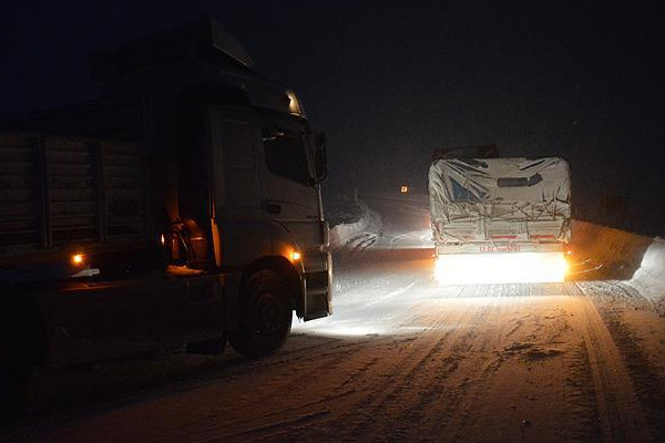 Ağrı-Erzurum karayolu kapandı