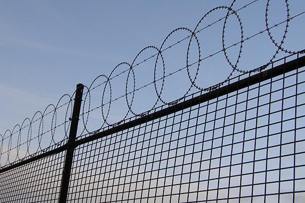 ABD'de mahkumlar hapishane görevlilerini rehin aldı