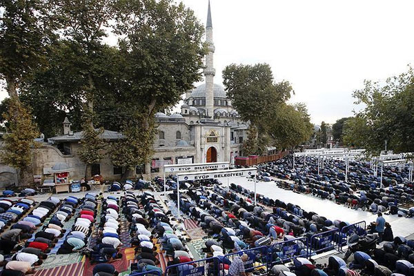 İstanbul'da 4 bin 403 kişiye bir cami düşüyor