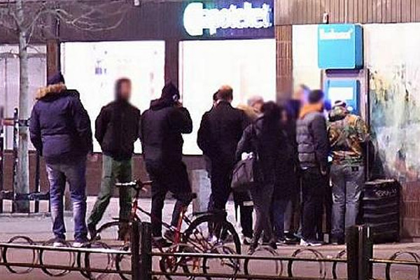 İsveç’te bankamatikler para saçtı