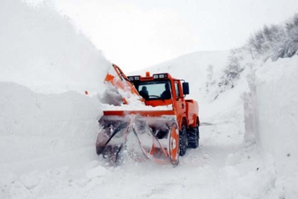 Kar ve tipi Doğu'da geçit vermiyor