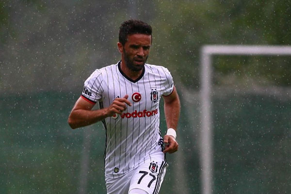 Beşiktaş tribünlerinde Gökhan Gönül alarmı