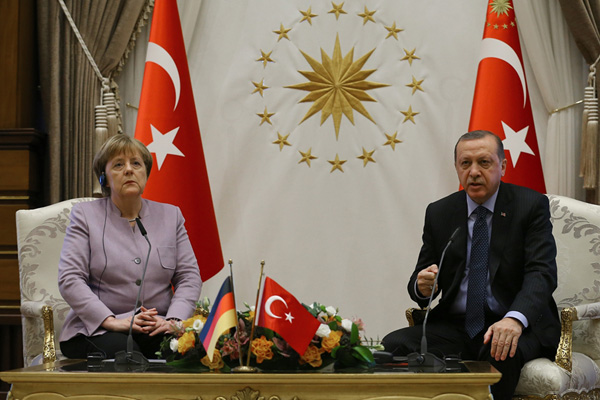 Erdoğan'dan Merkel'e 'İslamist terör' tepkisi