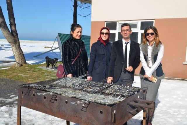 Alaçam'da hamsi partisi