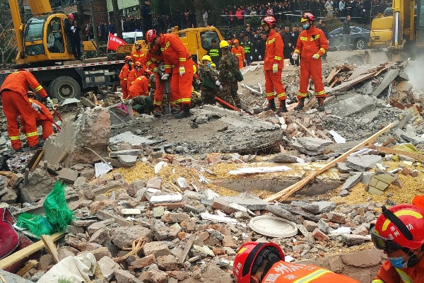 Çin’de 4 bina çöktü: 22 ölü