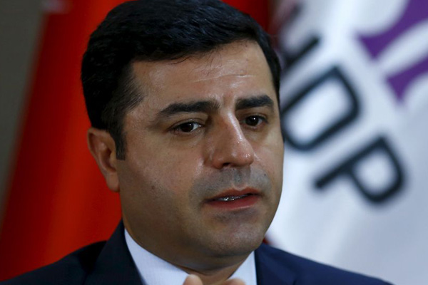 HDP Demirtaş'ın cezaevi fotoğrafını paylaştı