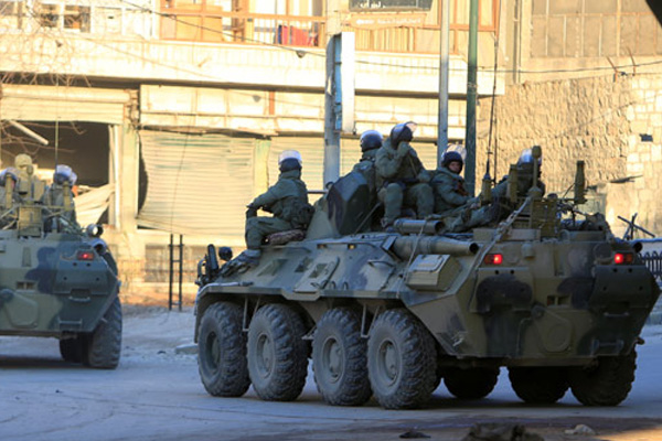 Rus birlikleri Halep sokaklarında devriyede