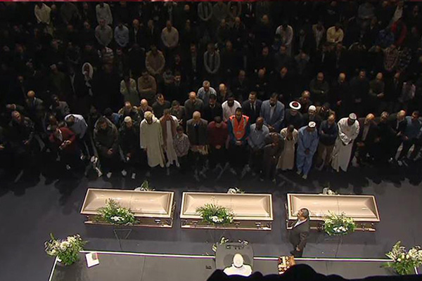 Cami saldırısında hayatını kaybedenler için tören