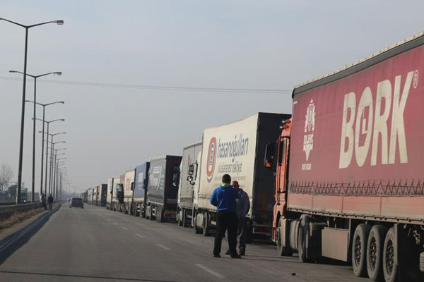 Bulgaristan'a açılan sınır kapılarında tır kuyruğu