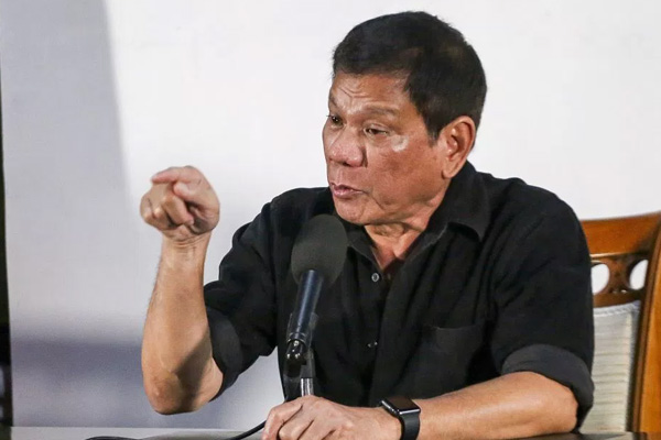 Duterte: Serbest kalan komünist isyancılar hapishaneye geri dönecek