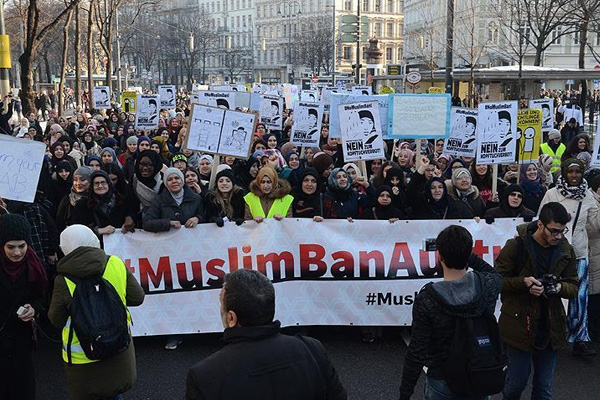 Avusturya’da “Başörtüme Dokunma” protestosu