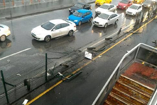 İstanbul'da metrobüs kazası