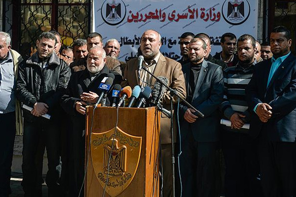 Gazzeli memurlardan Filistinli mahkumlara destek