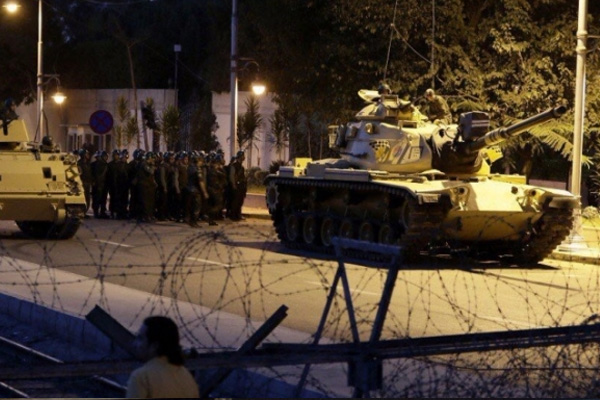 Polislere silah bıraktıran amire hapis talebi