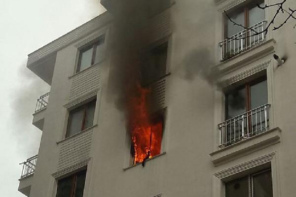 Rize'de yangın: 4 kişi dumandan etkilendi