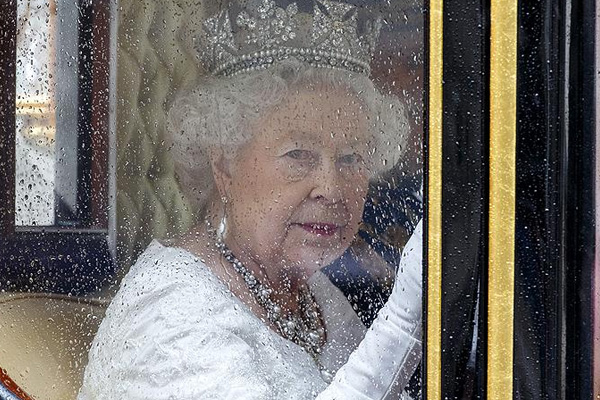 Kraliçe tahttaki 65. yılını tamamladı