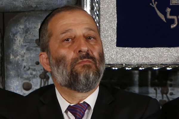 İsrailli bakan kampanya için soğan kullanıp ağlamış