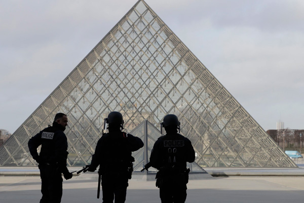 Paris'teki müze saldırısının cevap bekleyen soruları