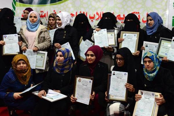 Suriyeliler uzaktan eğitimle diploma aldı