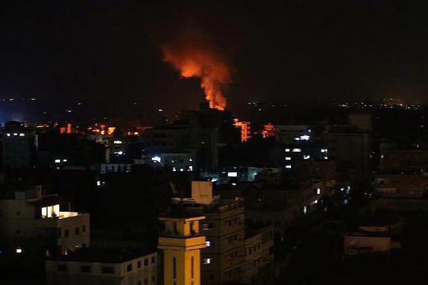 İsrail, Gazze'yi bombalıyor