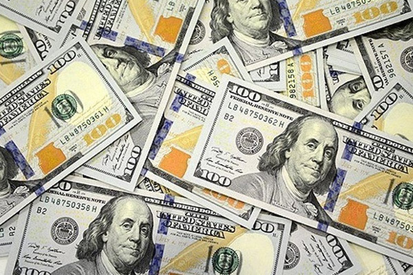 Dolar 3.70 seviyelerine yükseldi