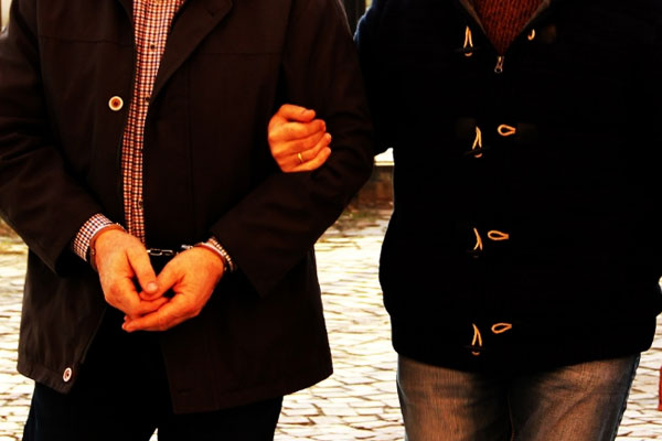 FETÖ operasyonunda 10 kişi tutuklandı