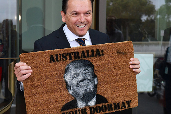 Avustralyalı siyasetçiden Trump'a: Senin paspasın değiliz