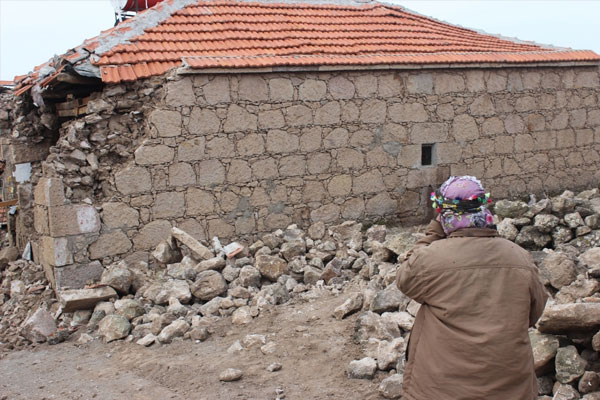 Depremin yaşandığı ilçede okullar tatil