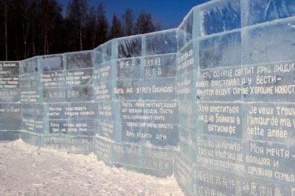 Dünyanın ilk buzdan kütüphanesi açıldı