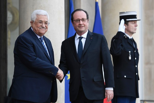 Hollande: İsrail'in bu metni geri çekeceğine inanmak istiyorum