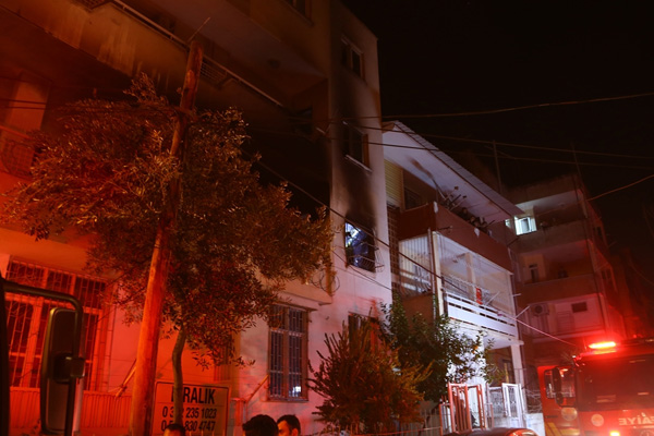 Adana'da öğrenci evinde yangın