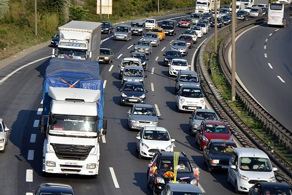 Trafiğe kayıtlı araç sayısı arttı