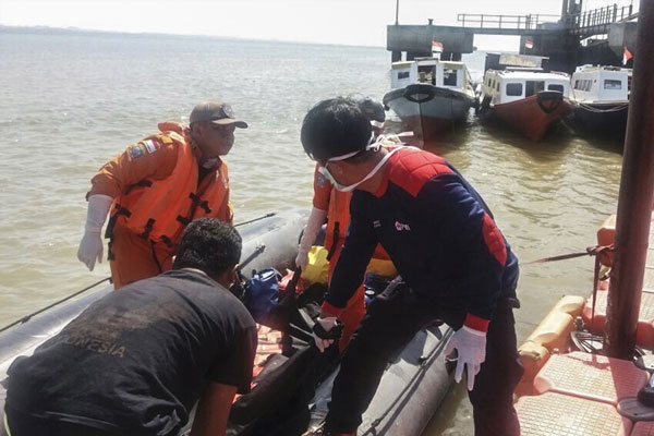 Malezya’da tekne alabora oldu: 13 kayıp