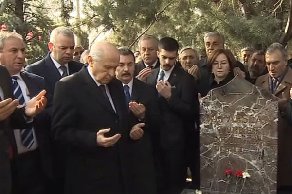 Bahçeli, Türkeş’in kabrini ziyaret etti